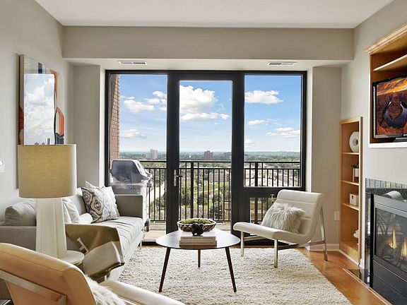 2nd image of 500 Grant St E #1607