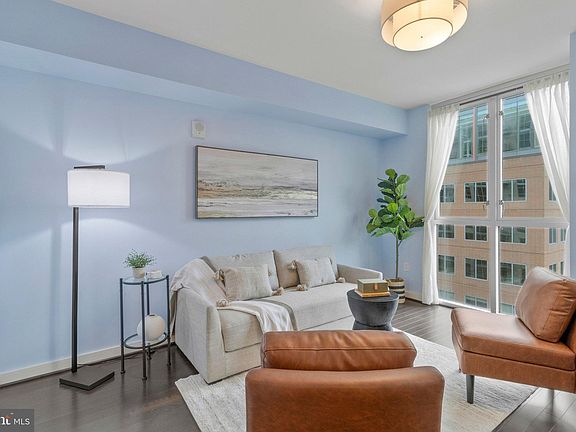 4th image of 1025 1st St SE APT 907
