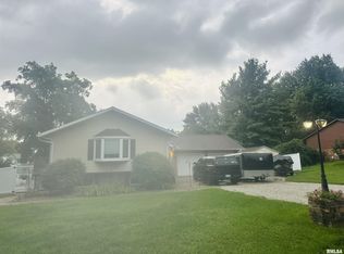 333 Arbor Vitae Dr, Germantown Hills, IL 61548