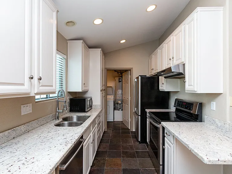 7502 E Earll Dr #5 — Photo 9