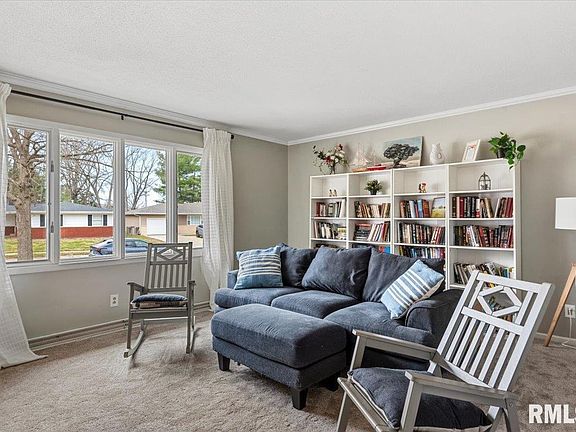 2nd image of 812 Roanoke Dr