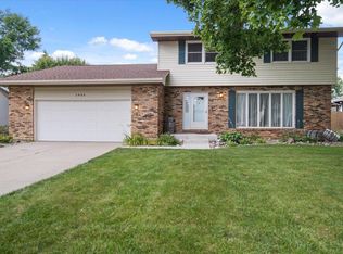 2908 Dodge Dr, Bloomington, IL 61704
