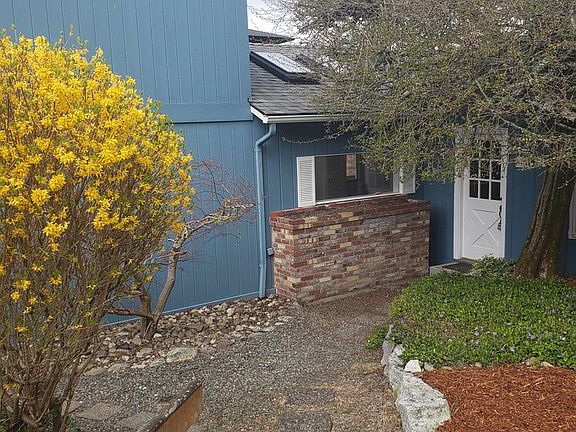 2nd image of 4922 Hyada Blvd NE