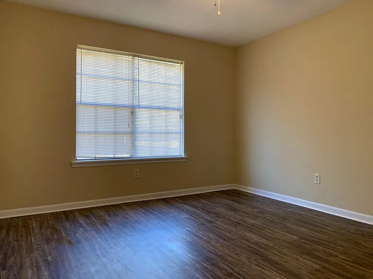 814 Robin Hood Trl — Photo 14