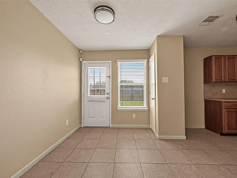 827 Royal George Ln — Photo 11