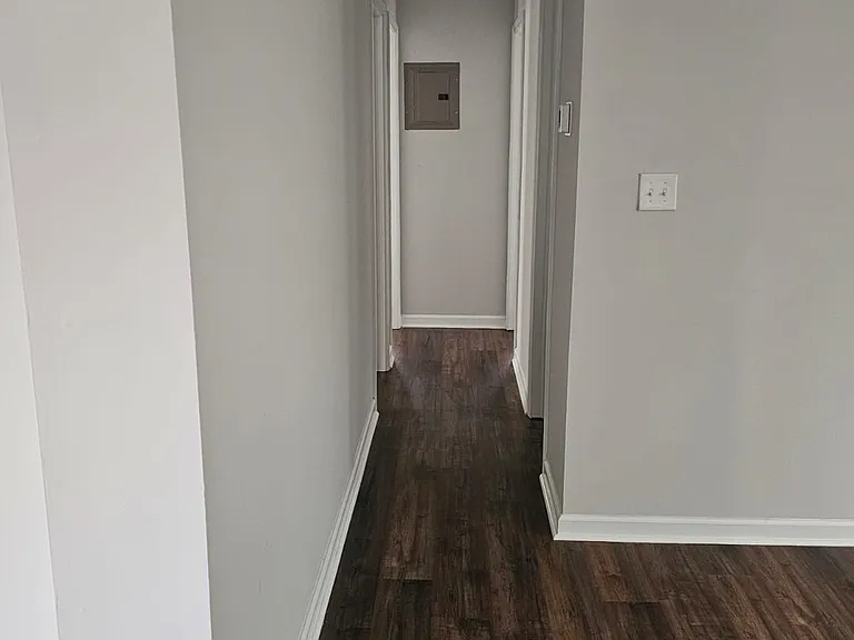 721 Henry St — Photo 9