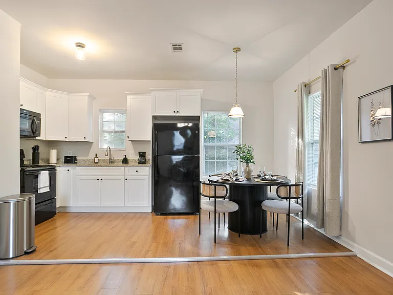 987 Dimmock St SW #2 — Photo 2