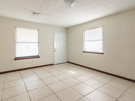 3rd image of 224 SW 39th St