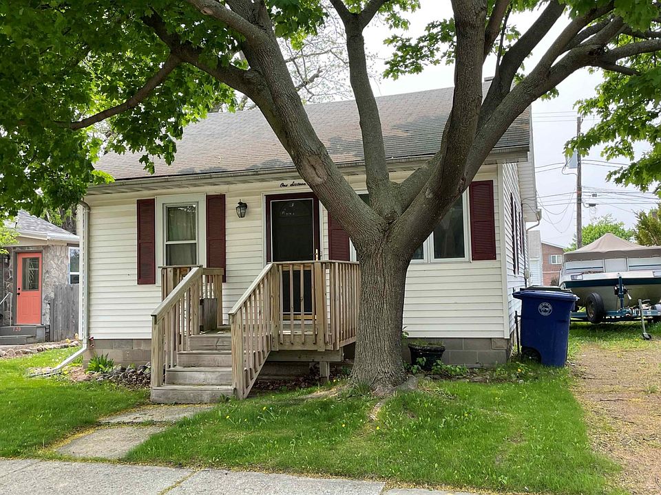 1st image of 116 S Superior St