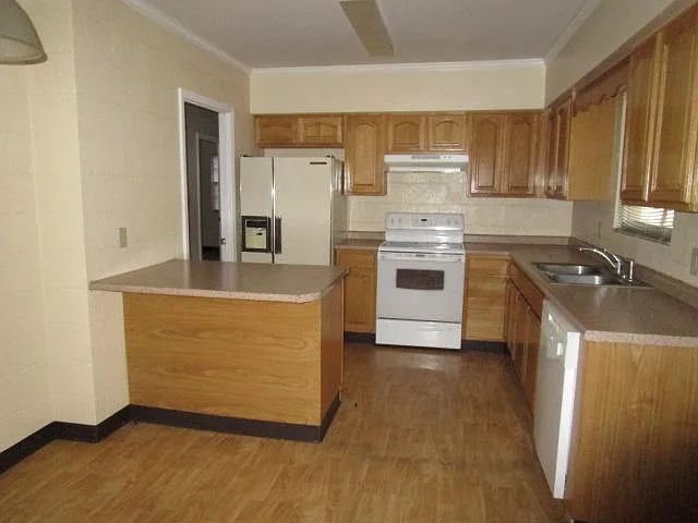 107 Institute St — Photo 10