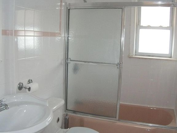 5th image of 175-01 67th Ave Floor 2NF