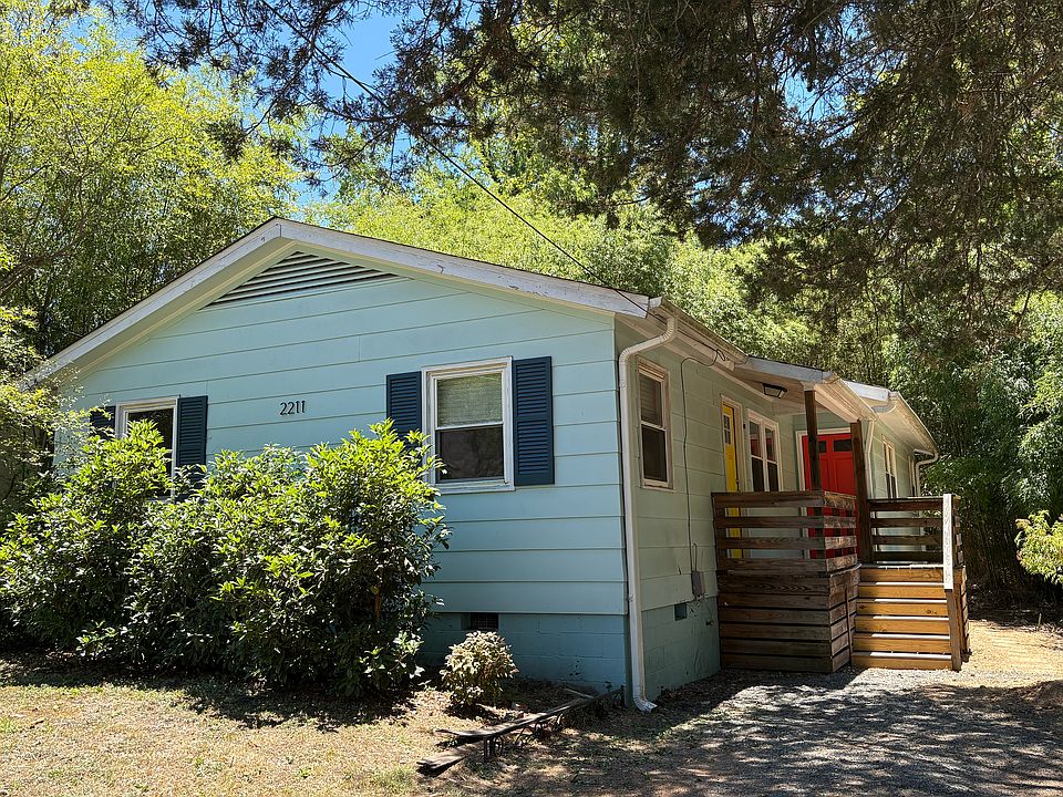 front of duplex, seen from driveway