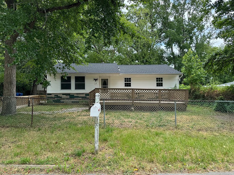 1st image of 119 Lake Deerbrook Dr
