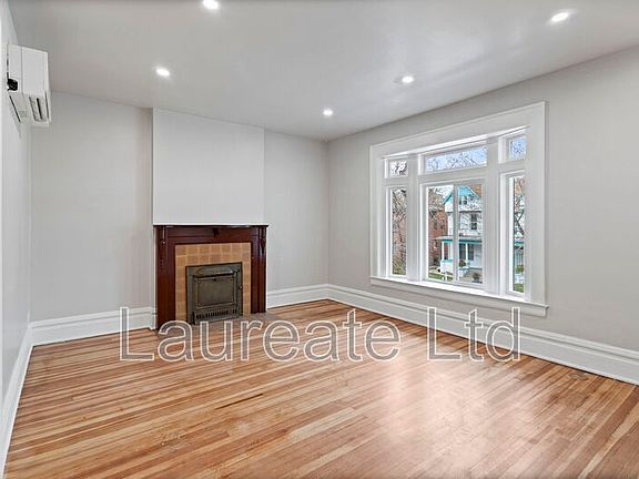 3rd image of 1058 N Pearl St Unit 3