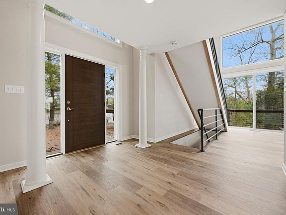 4th image of 1717 Porters Hill Rd