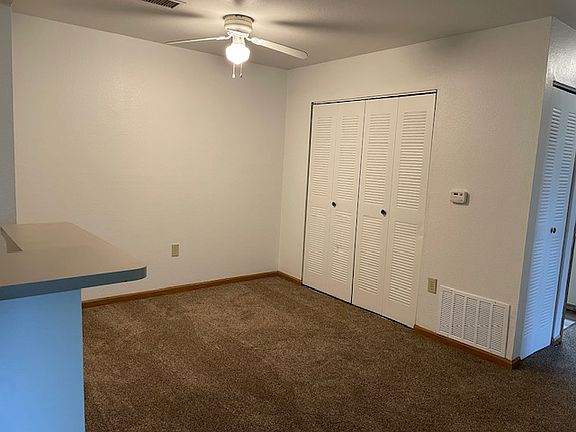3rd image of 4672 N Park Ln #6