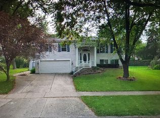 353 Cottonwood Ln, Naperville, IL 60540