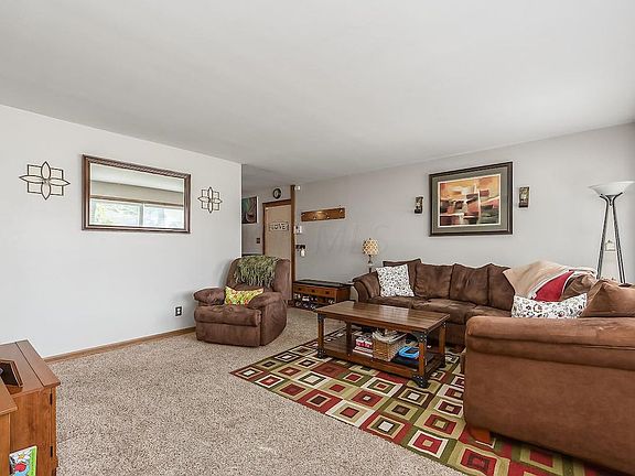 2nd image of 2842 Woodgrove Dr