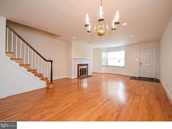 3rd image of 904 Lovering Ave
