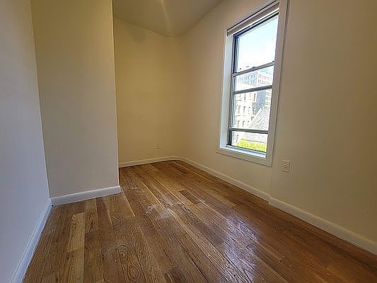 4th image of 417 W 43rd St #Z