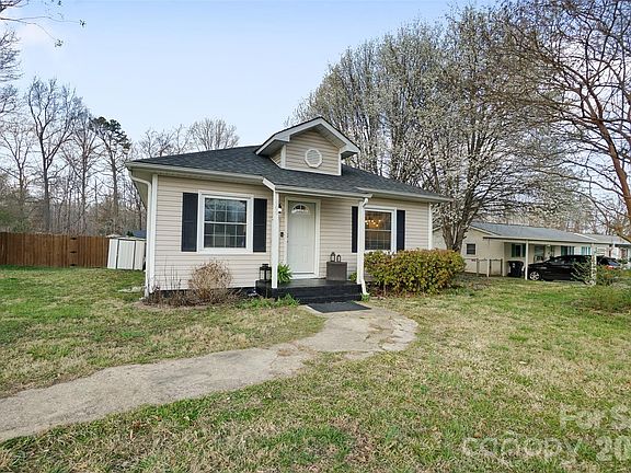 4th image of 409 Blacksnake Rd