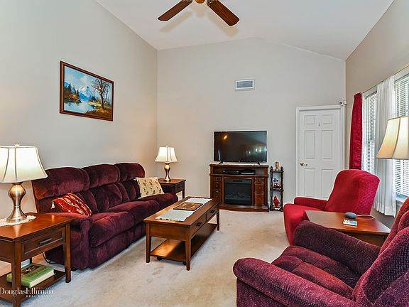 2nd image of 32 Caroline Ct