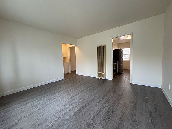 4th image of 943 Wilbur Ave
