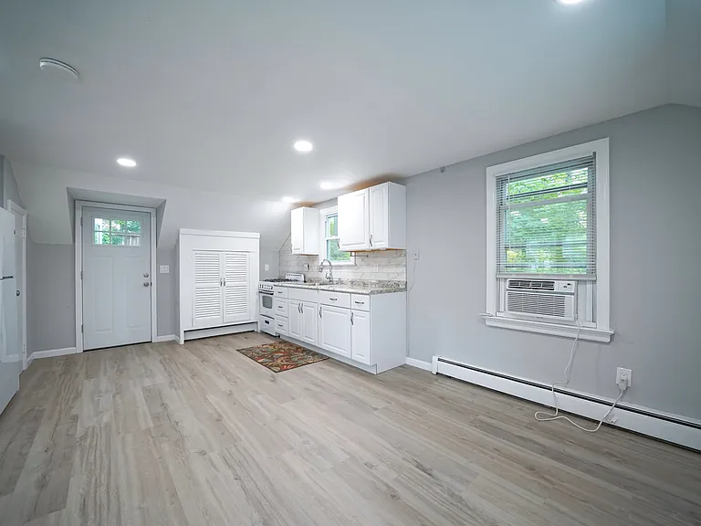 16 Brook St — Photo 44