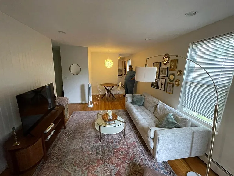 27 Garfield St #2R — Photo 8