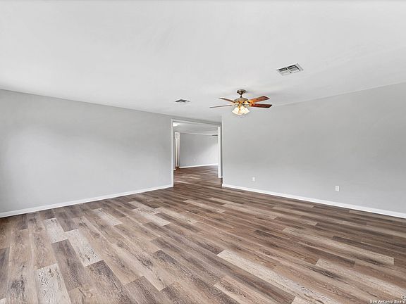 3rd image of 2715 LAKELOMA ST