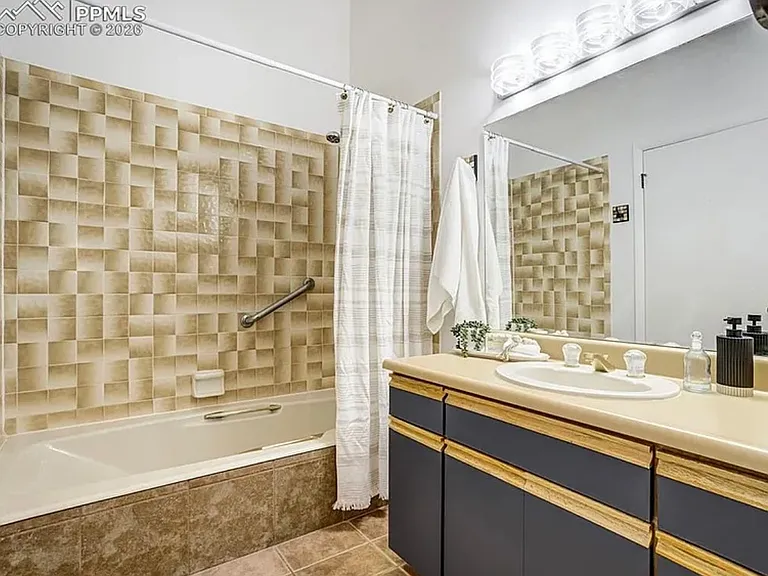 518 Observatory Dr — Photo 20
