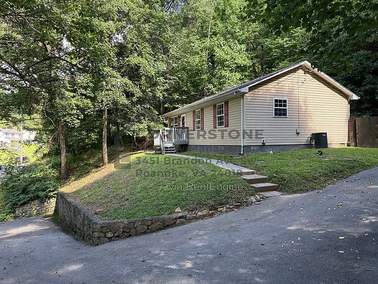 1662 McCauley Ave — Photo 1