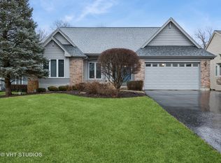 70 Brittany Dr, Oakwood Hills, IL 60013