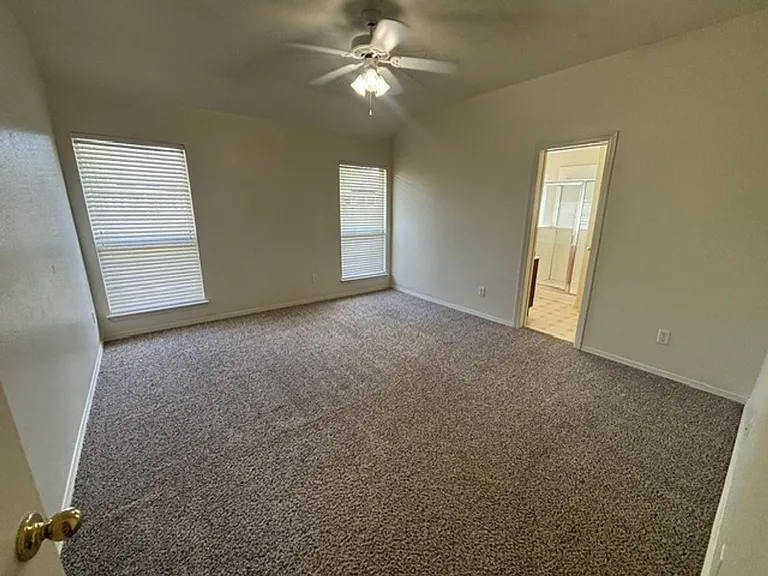 4415 Ashbury Ln — Photo 10
