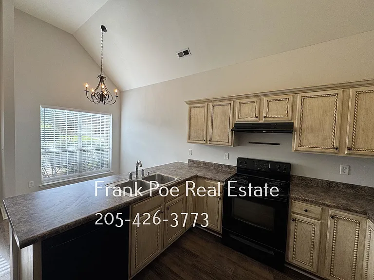 5901 Southwood Pkwy — Photo 3