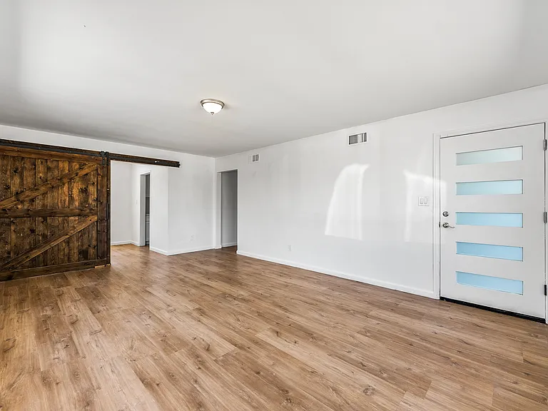 442 Lightcap St — Photo 11