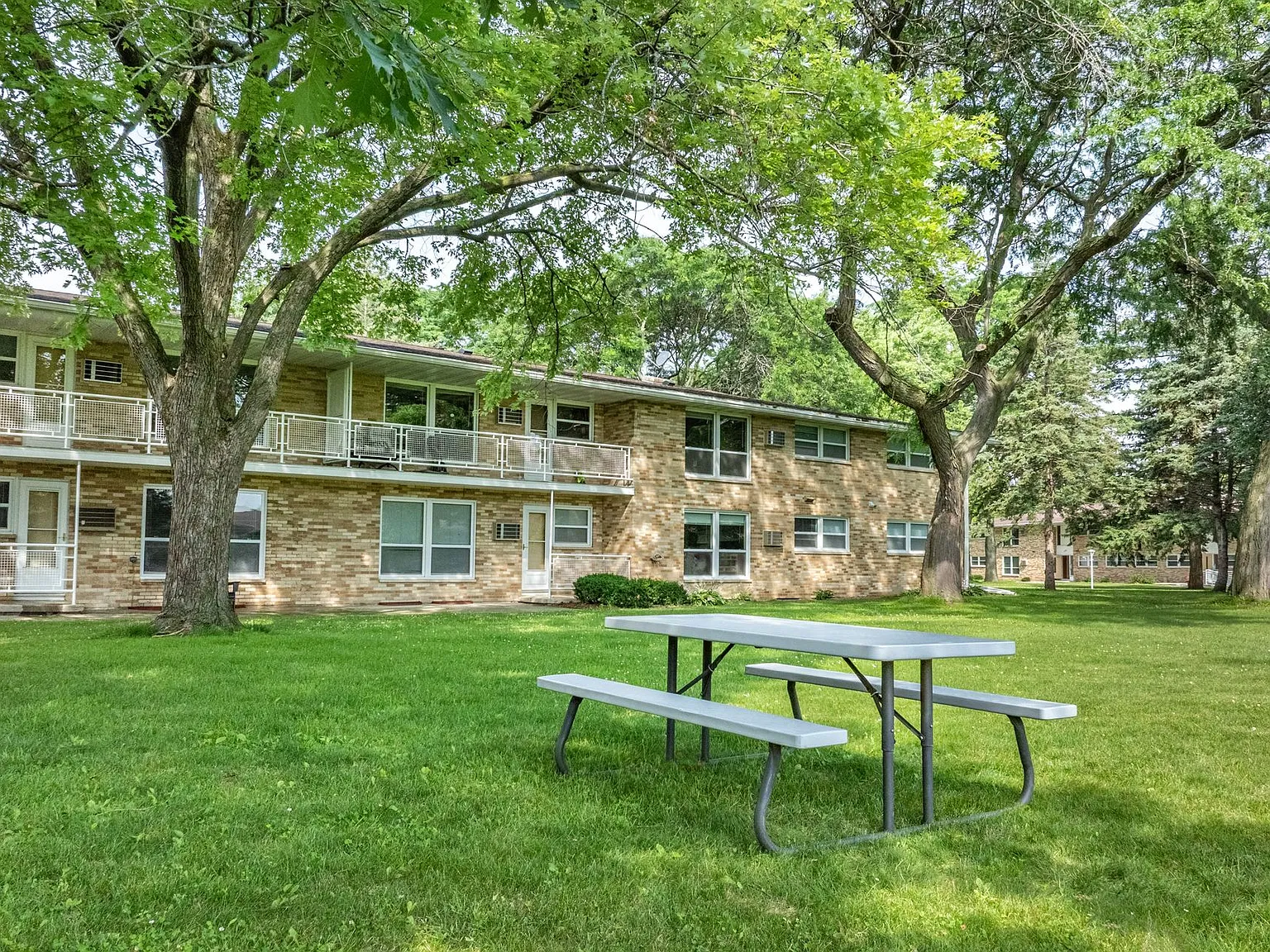 Newly Remodeled 2 Bedroom near Hilldale Mall — Photo 4