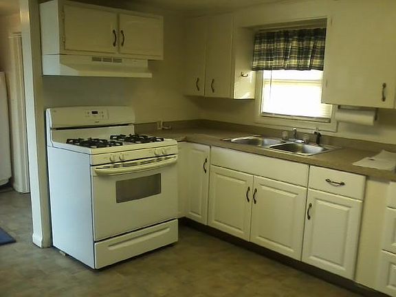 2nd image of 410 1/2 So 32nd St