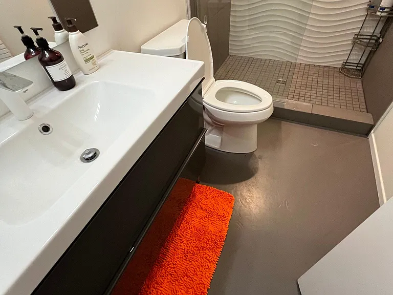 N Aurora Dr — Photo 21