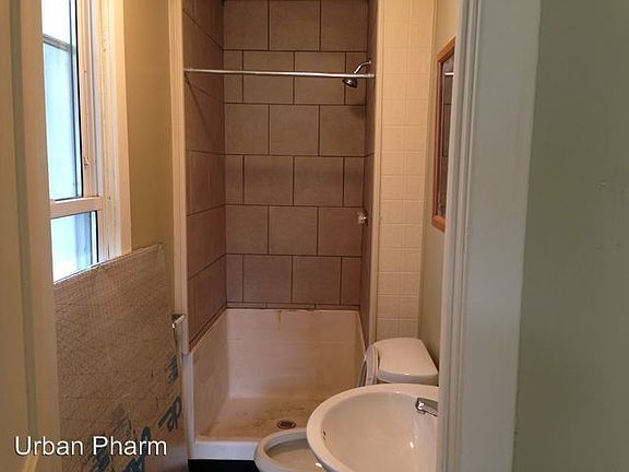 5th image of 1301 Davis Ave NW #1