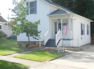 422 Pleasant St, Grand Ledge, MI 48837