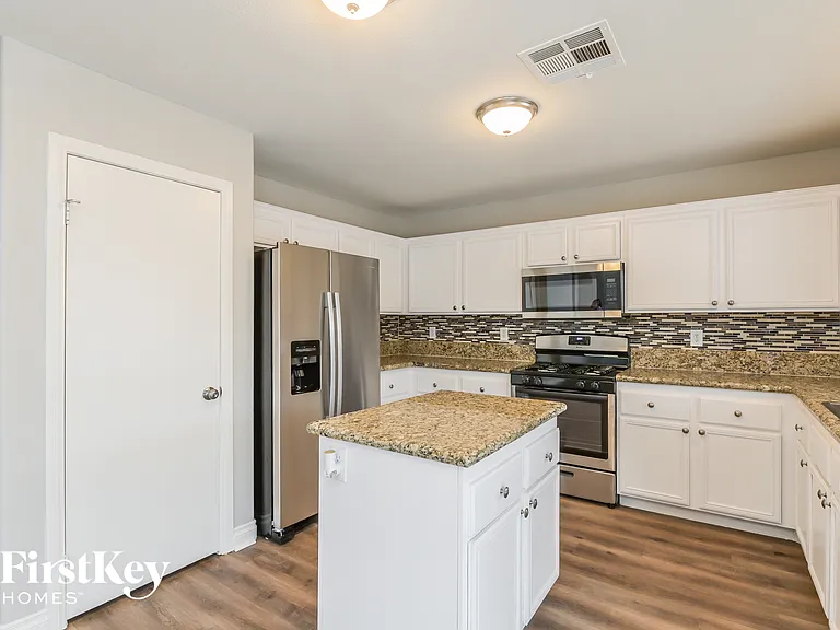 1573 Alpine Hills Ave — Photo 7