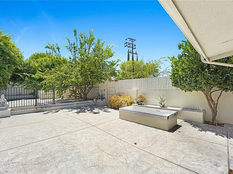 22450 Collins St — Photo 65