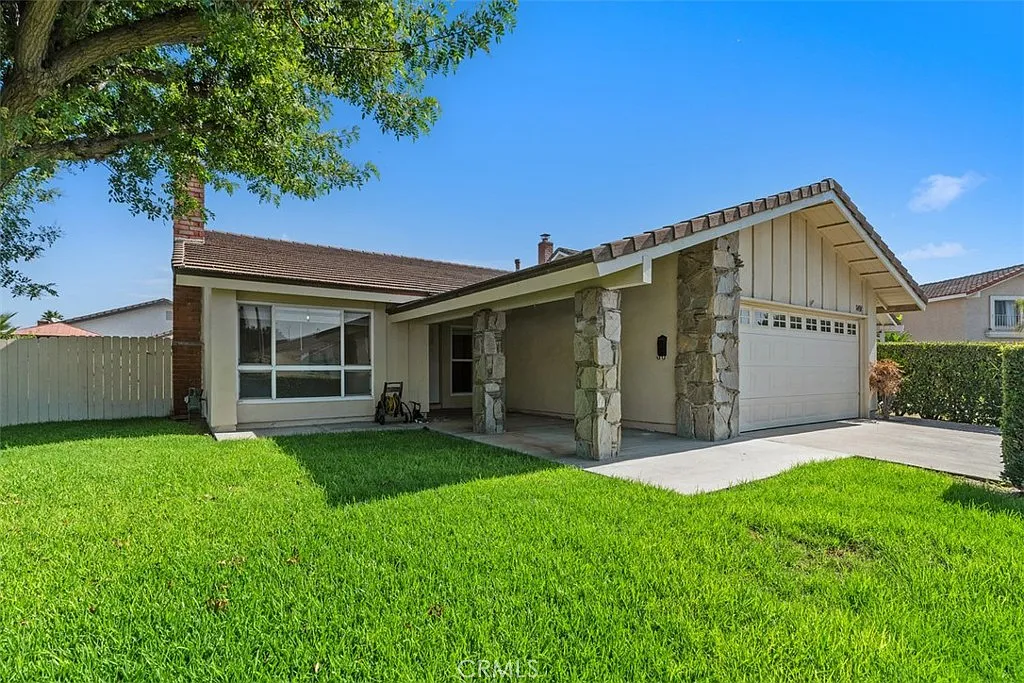 3 bed, 2.0 bath, 1426 sqft, $4,500 — Photo 1