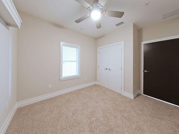 5th image of 719 SW 5th Ave #410