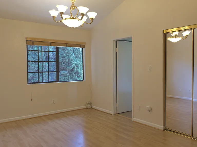 1348 N Orange Dr — Photo 4