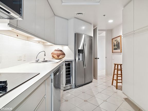 5th image of 950 N Michigan Ave APT 4901
