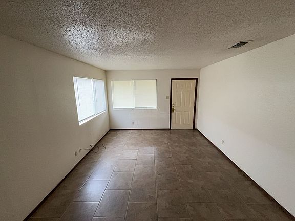4th image of 2409 Shoemaker Dr