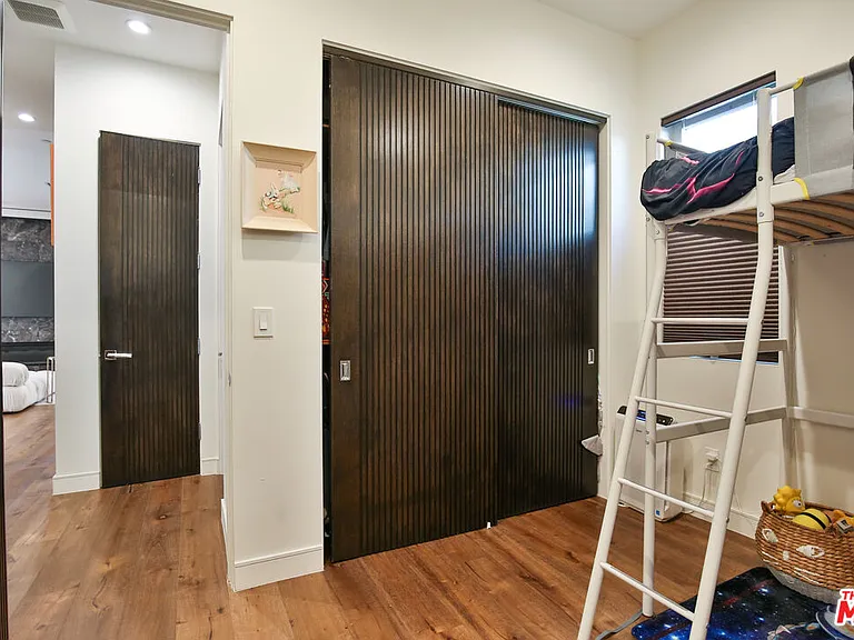 8501 Belford Ave — Photo 27