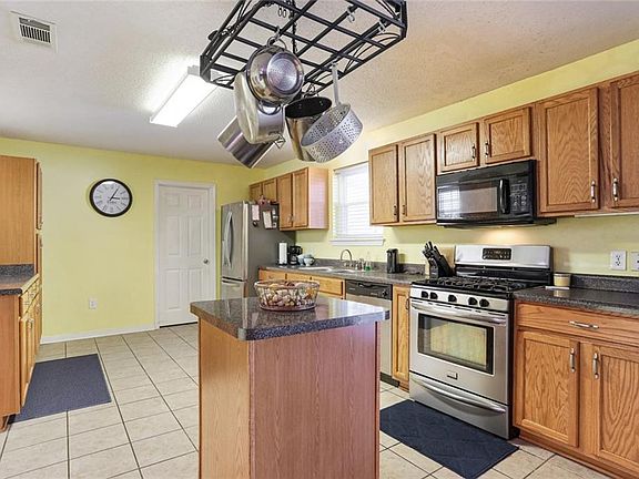 3rd image of 478 Olive Dr
